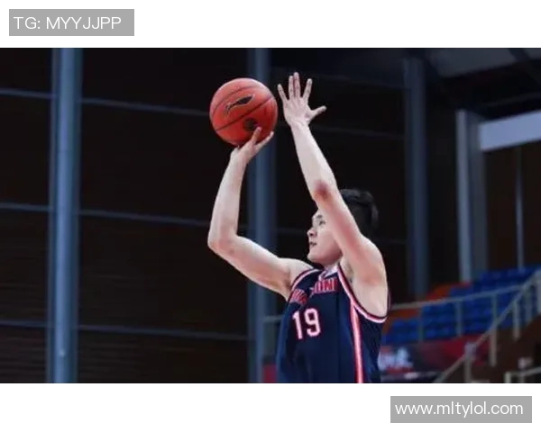 克尼佩尔表现抢眼11投6中斩获19分10篮板9助攻接近三双 克尼佩尔表现抢眼11投6中斩获19分10篮板9助攻接近三双